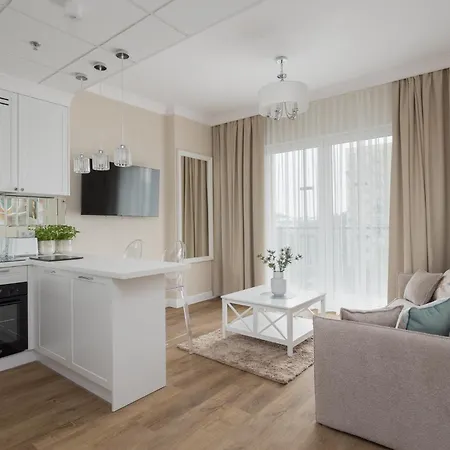 Crystal Premium By Bookinghost * ワルシャワ